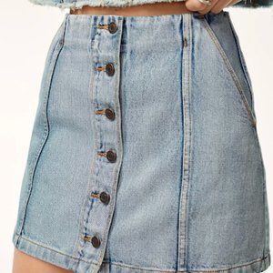 Aritzia Wilfred denim button-up skirt size 4